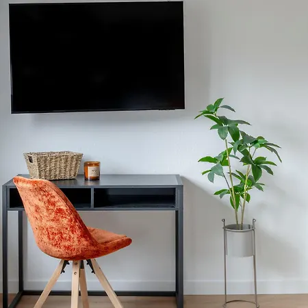 Apartmán Design 2br - 4 Beds & Workspace - Messe Dus